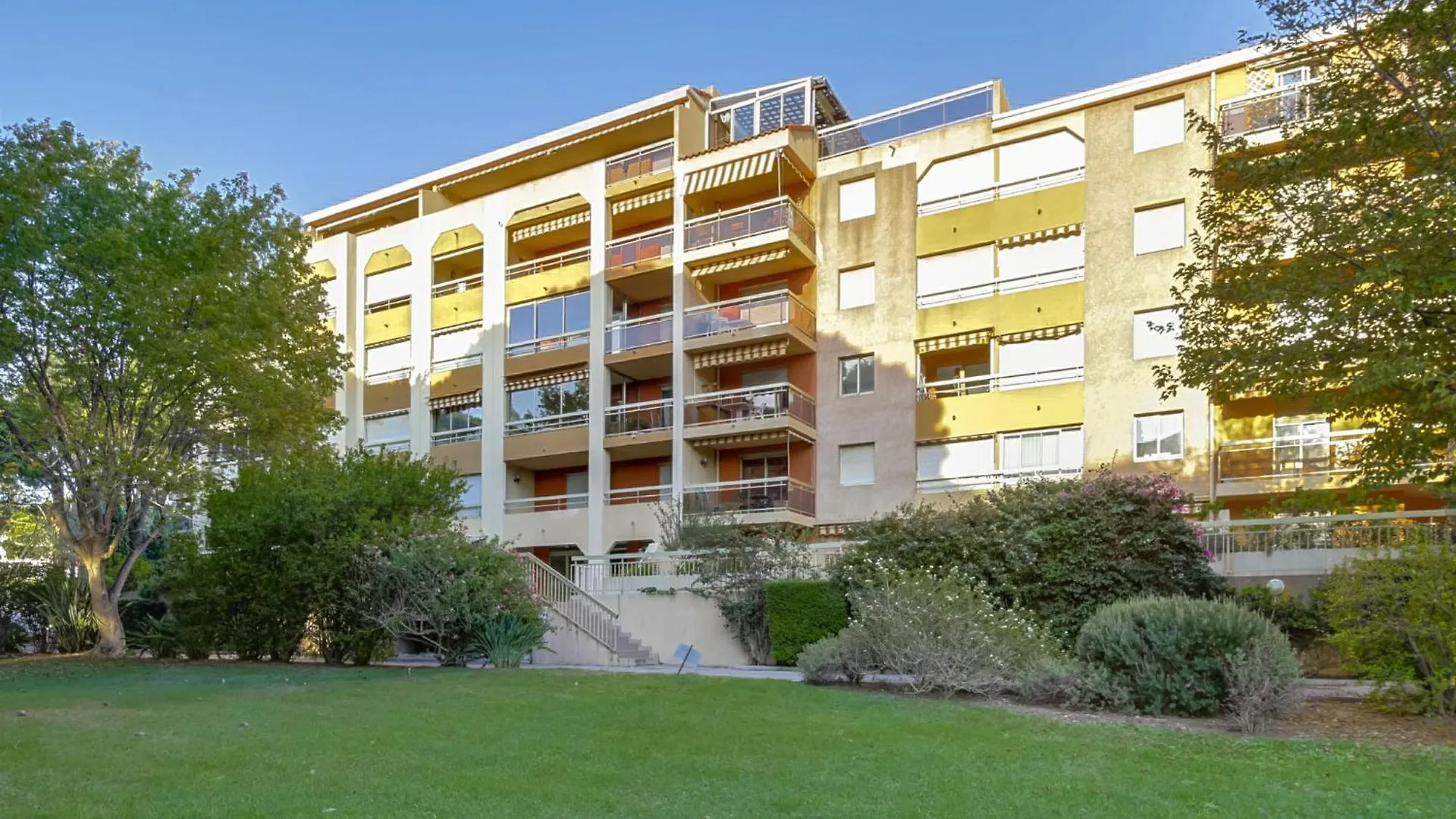 Apartment Studio Les Regates-9 By Interhome Hyères