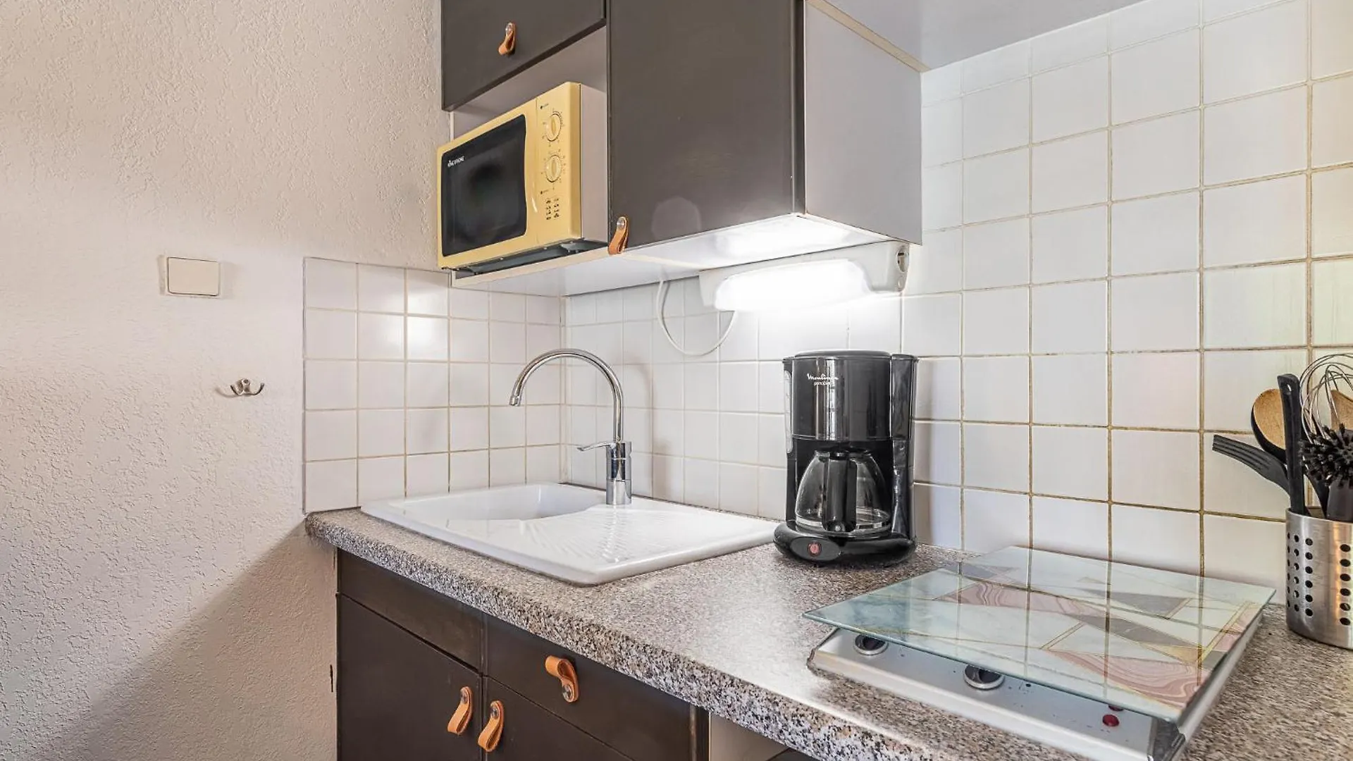 Studio Les Regates-9 By Interhome Hyères